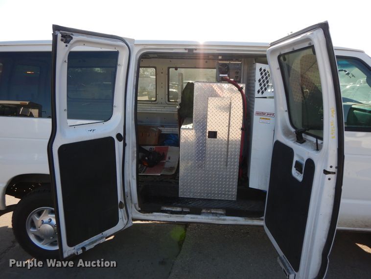 image for item HE9888 2010 Ford E350 Super Duty  van