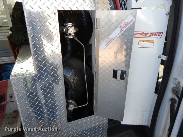 image for item HE9888 2010 Ford E350 Super Duty  van