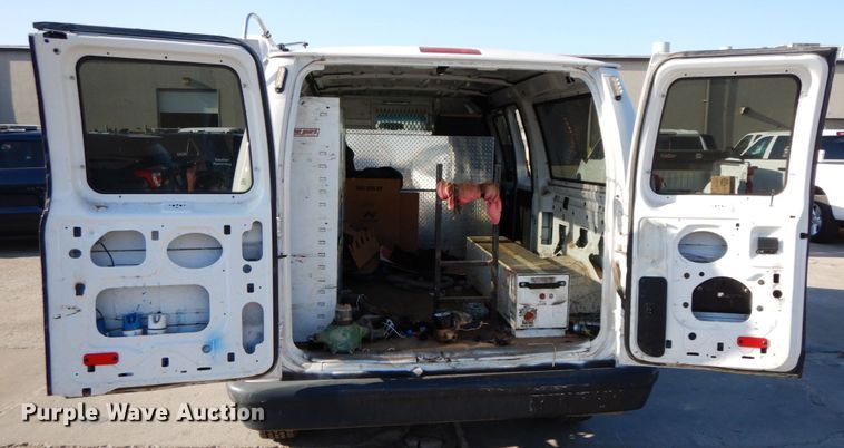 image for item HE9888 2010 Ford E350 Super Duty  van