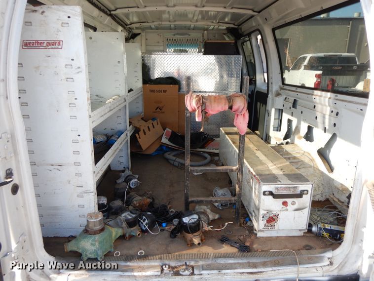 image for item HE9888 2010 Ford E350 Super Duty  van