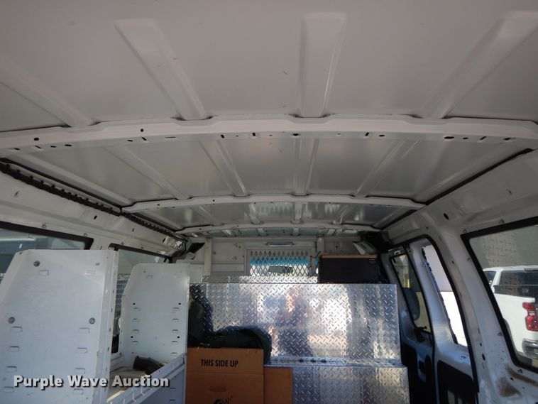 image for item HE9888 2010 Ford E350 Super Duty  van