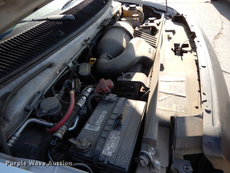 image for item HE9888 2010 Ford E350 Super Duty  van