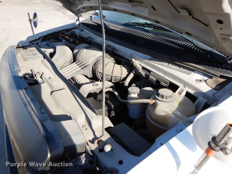 image for item HE9888 2010 Ford E350 Super Duty  van