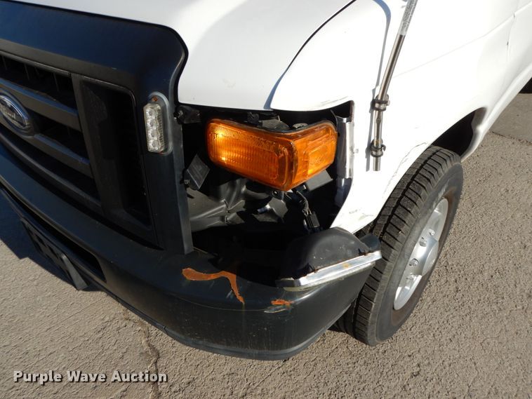 image for item HE9888 2010 Ford E350 Super Duty  van
