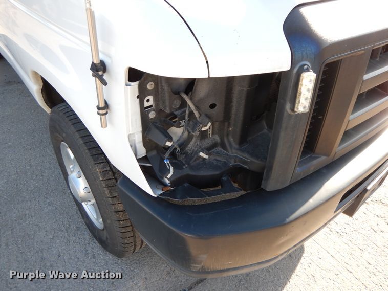 image for item HE9888 2010 Ford E350 Super Duty  van