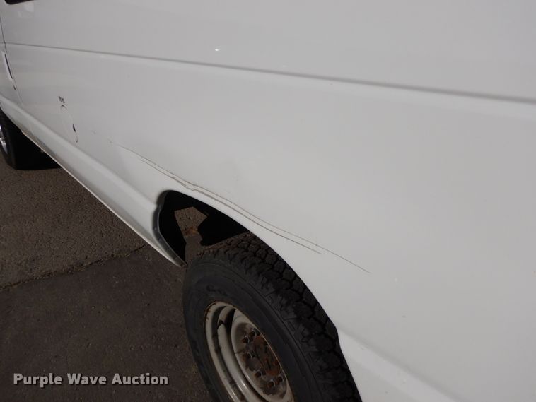 image for item HE9888 2010 Ford E350 Super Duty  van
