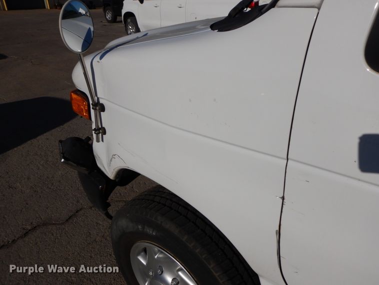 image for item HE9888 2010 Ford E350 Super Duty  van