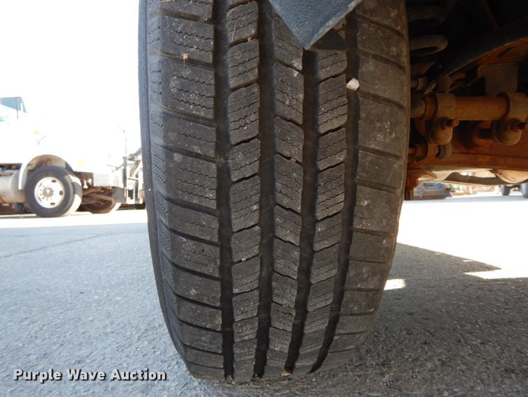 image for item HE9888 2010 Ford E350 Super Duty  van