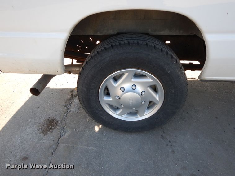 image for item HE9888 2010 Ford E350 Super Duty  van