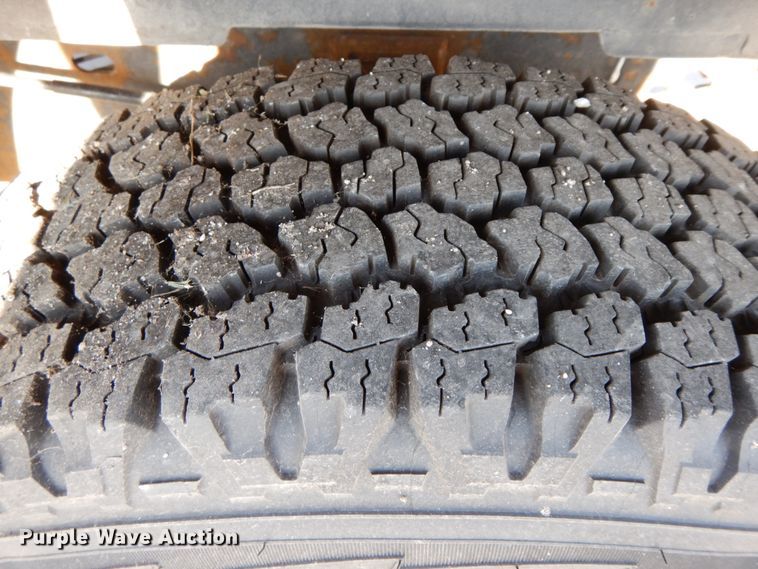 image for item HE9888 2010 Ford E350 Super Duty  van