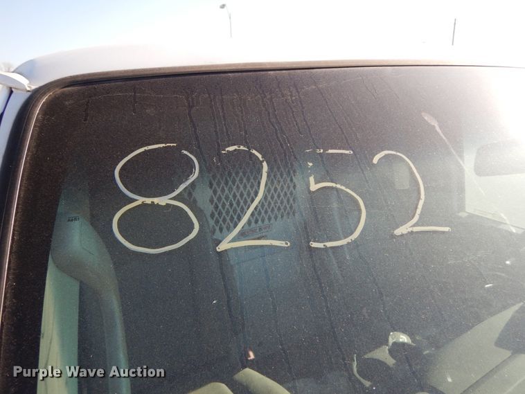 image for item HE9888 2010 Ford E350 Super Duty  van