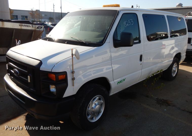 image for item HE9890 2010 Ford E350 Super Duty  van
