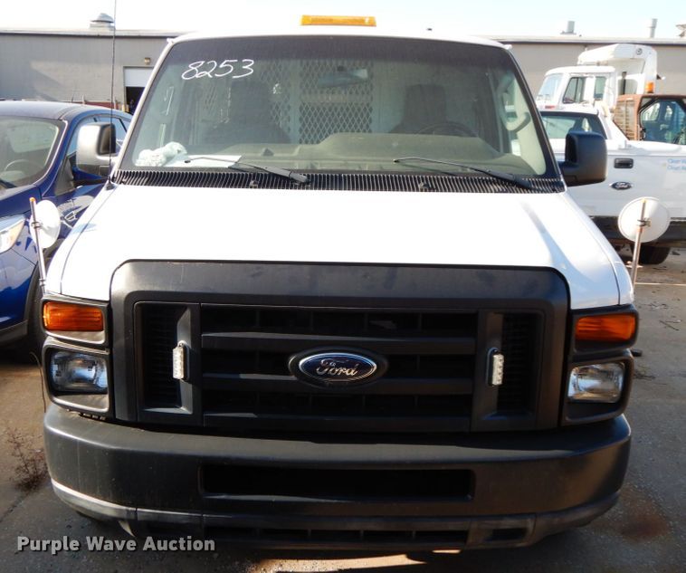 image for item HE9890 2010 Ford E350 Super Duty  van