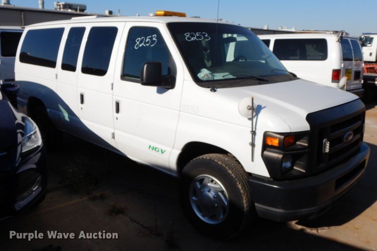 image for item HE9890 2010 Ford E350 Super Duty  van