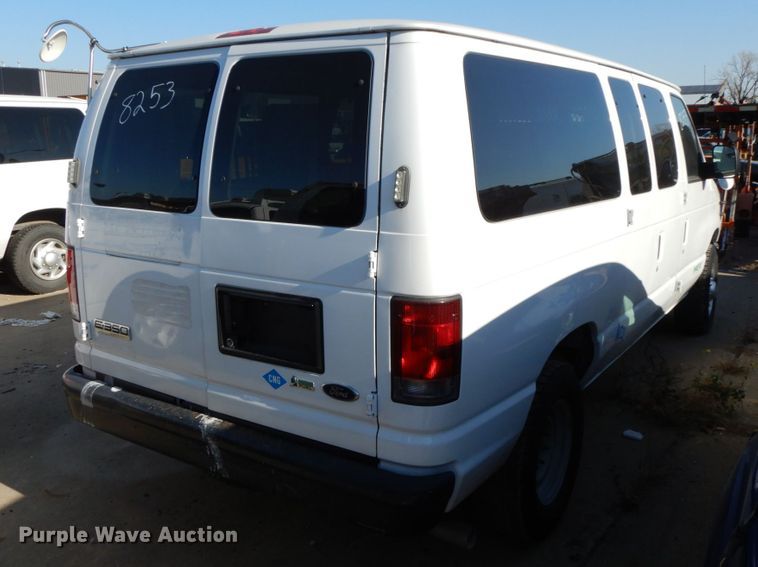 image for item HE9890 2010 Ford E350 Super Duty  van