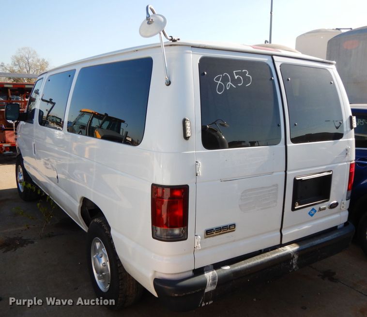 image for item HE9890 2010 Ford E350 Super Duty  van