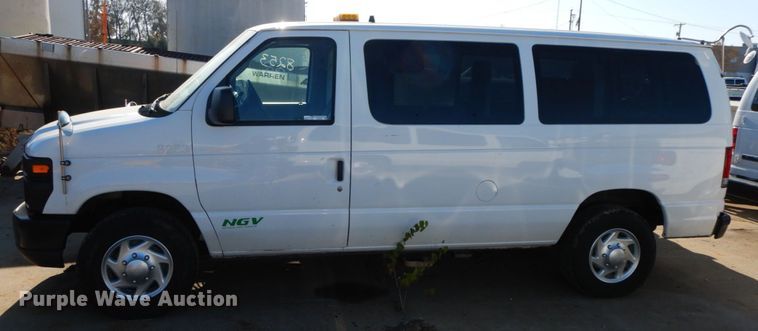 image for item HE9890 2010 Ford E350 Super Duty  van