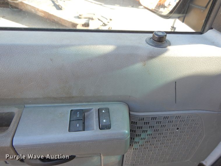 image for item HE9890 2010 Ford E350 Super Duty  van