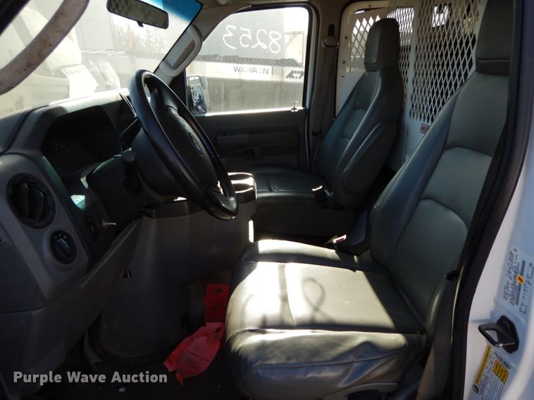 image for item HE9890 2010 Ford E350 Super Duty  van