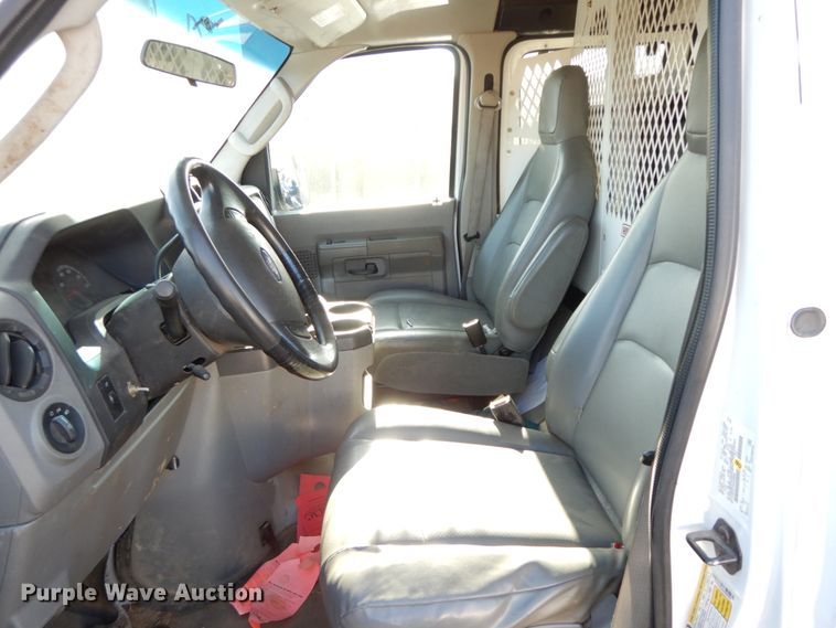 image for item HE9890 2010 Ford E350 Super Duty  van