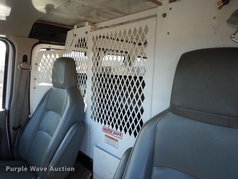 image for item HE9890 2010 Ford E350 Super Duty  van