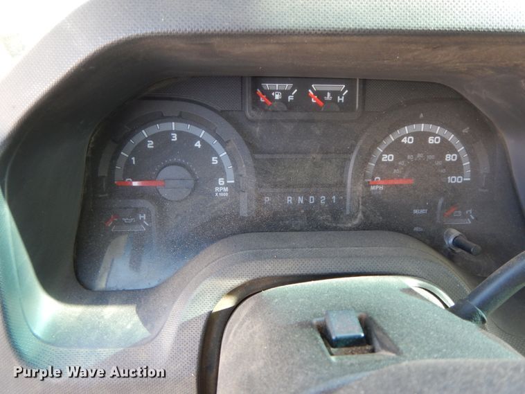 image for item HE9890 2010 Ford E350 Super Duty  van