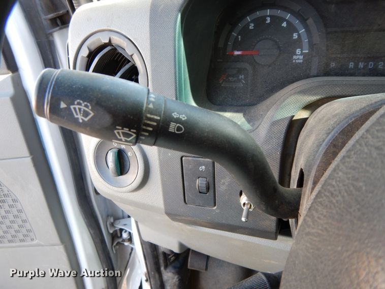 image for item HE9890 2010 Ford E350 Super Duty  van