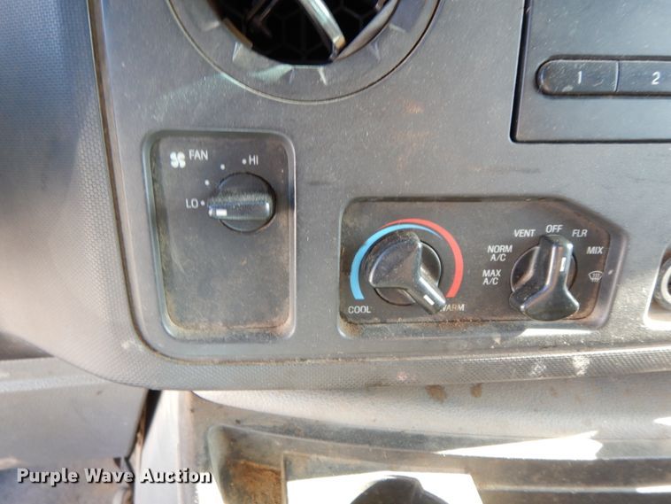 image for item HE9890 2010 Ford E350 Super Duty  van