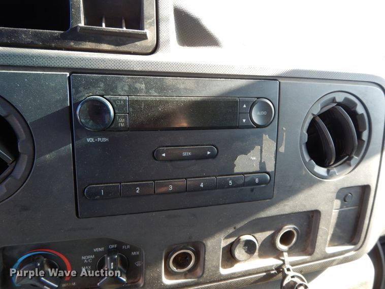 image for item HE9890 2010 Ford E350 Super Duty  van