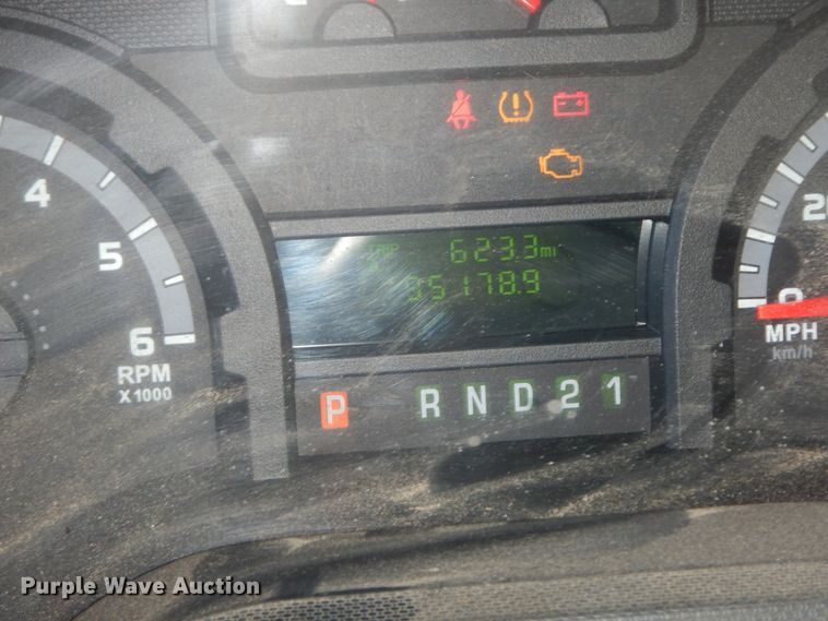 image for item HE9890 2010 Ford E350 Super Duty  van