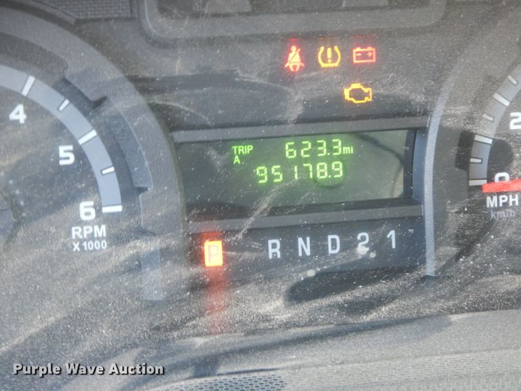 image for item HE9890 2010 Ford E350 Super Duty  van