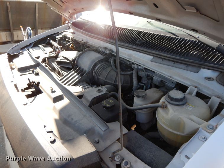 image for item HE9890 2010 Ford E350 Super Duty  van