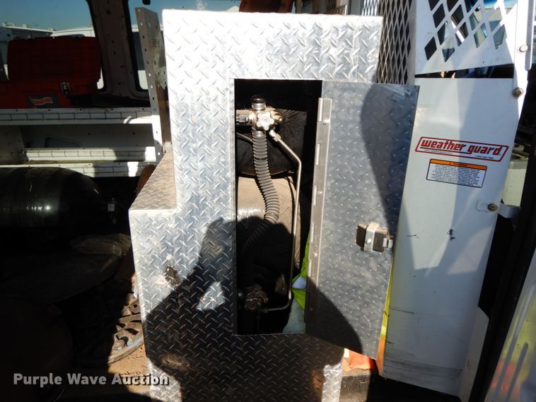 image for item HE9890 2010 Ford E350 Super Duty  van