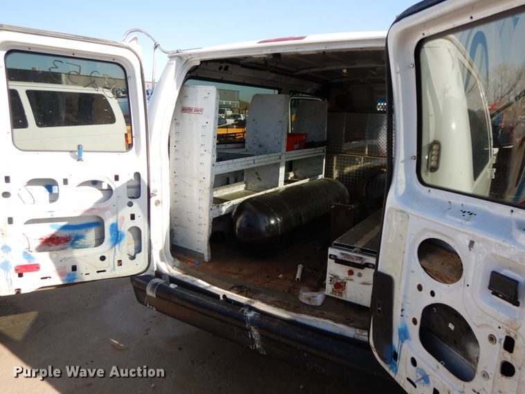 image for item HE9890 2010 Ford E350 Super Duty  van
