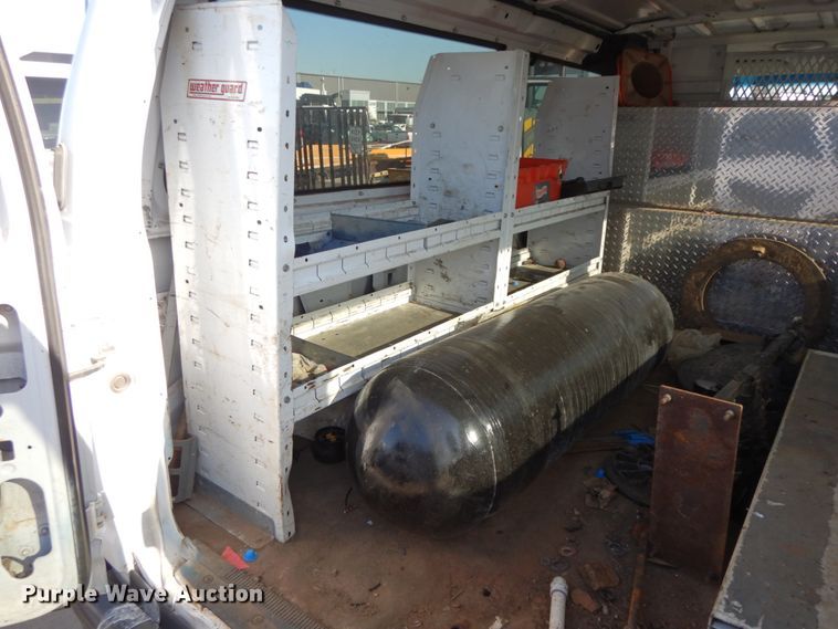 image for item HE9890 2010 Ford E350 Super Duty  van