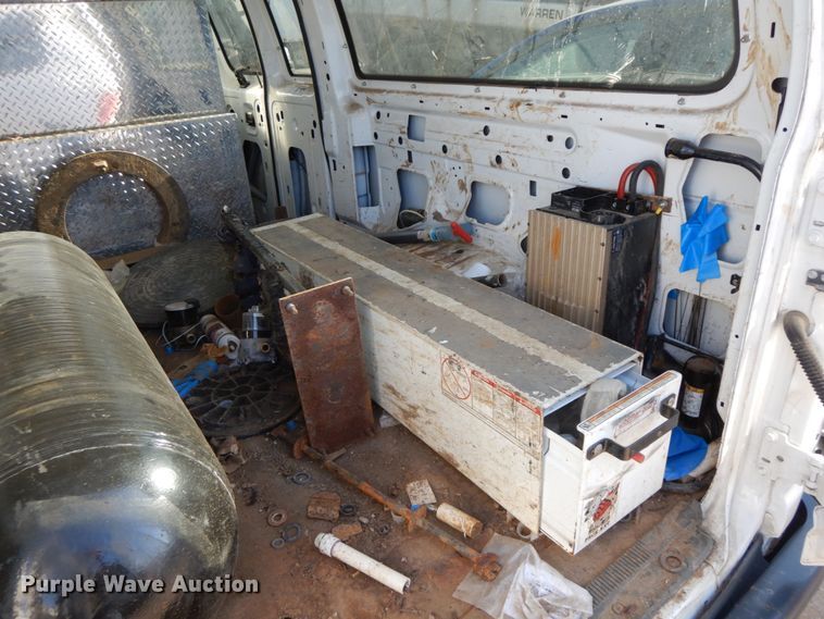 image for item HE9890 2010 Ford E350 Super Duty  van