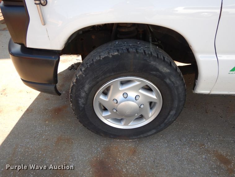 image for item HE9890 2010 Ford E350 Super Duty  van
