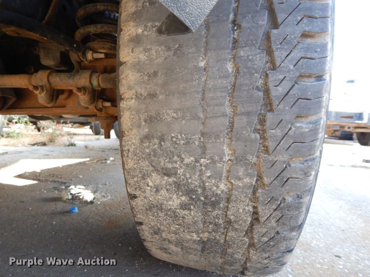 image for item HE9890 2010 Ford E350 Super Duty  van