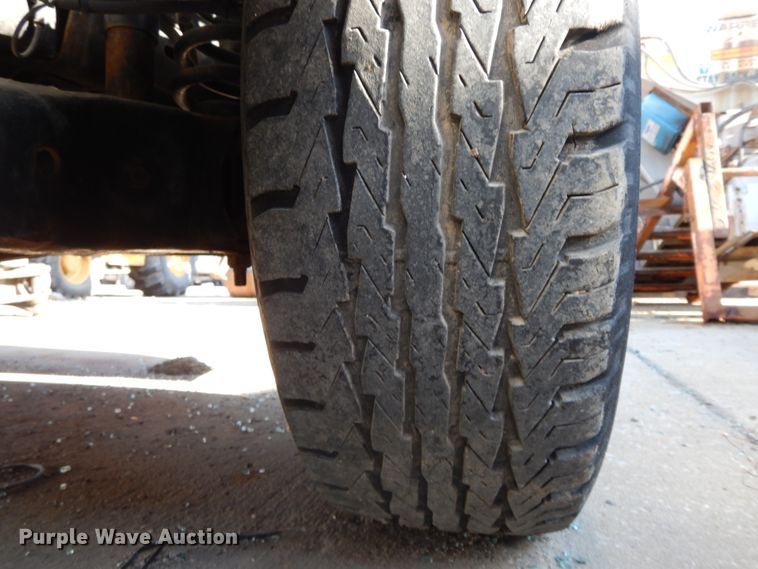 image for item HE9890 2010 Ford E350 Super Duty  van