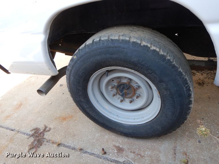 image for item HE9890 2010 Ford E350 Super Duty  van