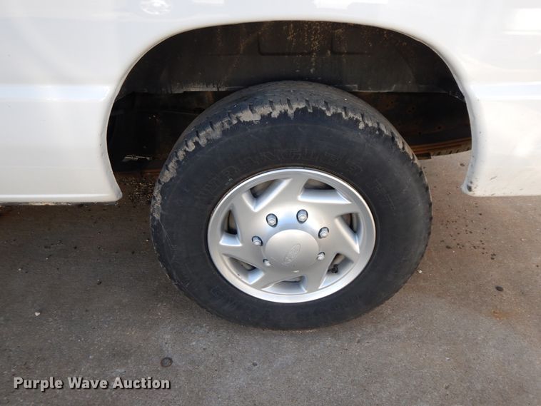 image for item HE9890 2010 Ford E350 Super Duty  van