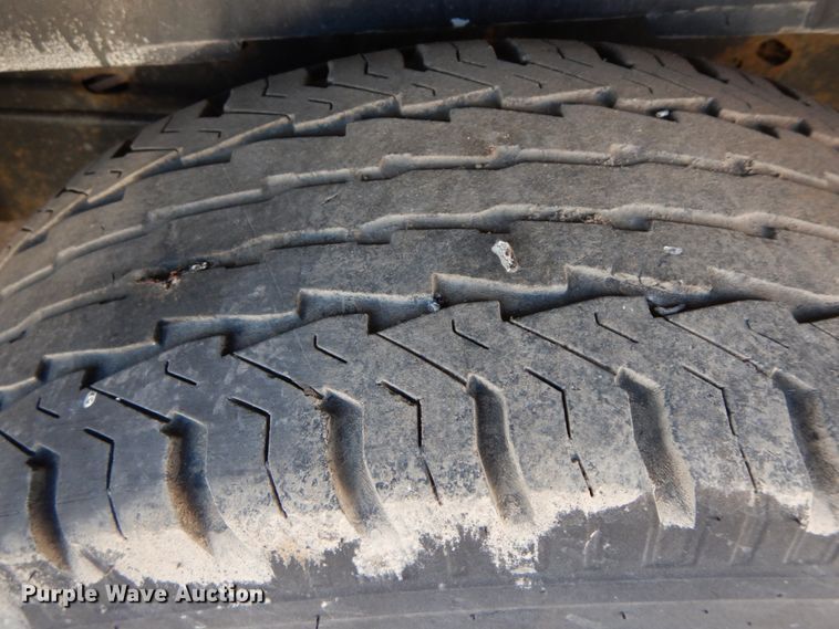 image for item HE9890 2010 Ford E350 Super Duty  van