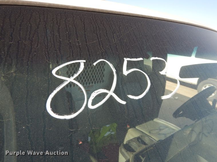 image for item HE9890 2010 Ford E350 Super Duty  van