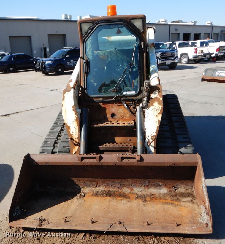 image for item HE9891 2010 Bobcat T320  skid steer loader