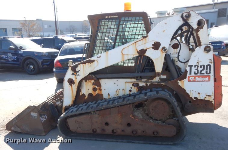 image for item HE9891 2010 Bobcat T320  skid steer loader