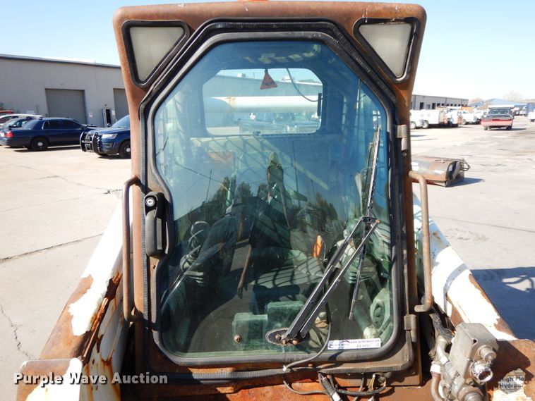 image for item HE9891 2010 Bobcat T320  skid steer loader