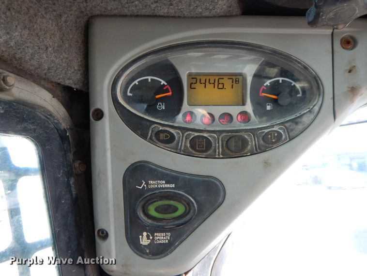 image for item HE9891 2010 Bobcat T320  skid steer loader