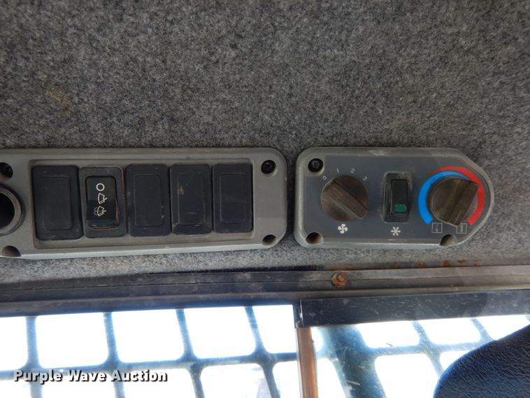 image for item HE9891 2010 Bobcat T320  skid steer loader