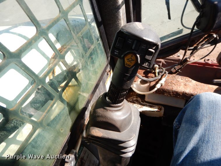 image for item HE9891 2010 Bobcat T320  skid steer loader