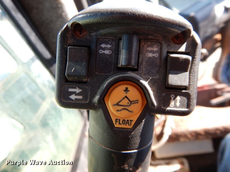 image for item HE9891 2010 Bobcat T320  skid steer loader